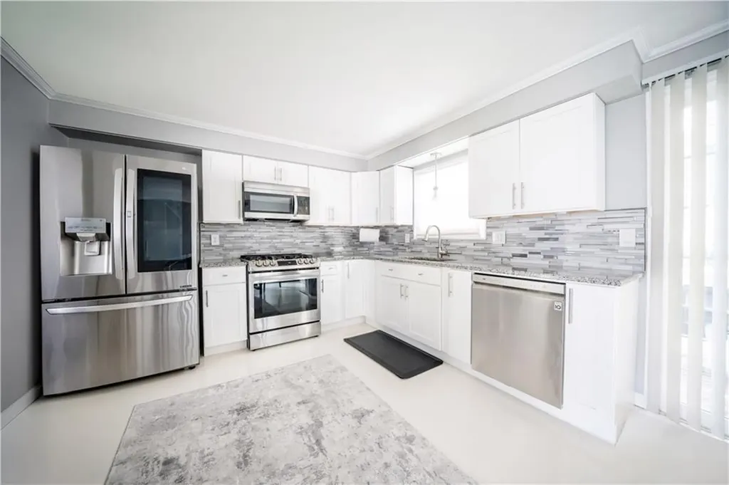 101 Sycamore Avenue Warwick RI 02886