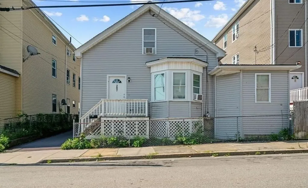 207 Buffinton Street Fall River MA 02721