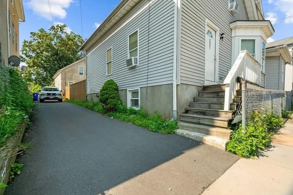 207 Buffinton Street Fall River MA 02721