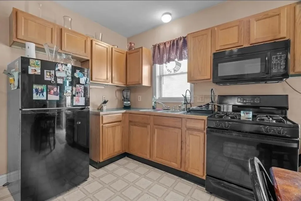 207 Buffinton Street Fall River MA 02721