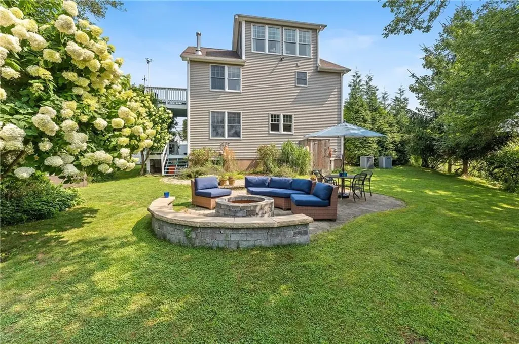 26 Anglers Court Narragansett RI 02882