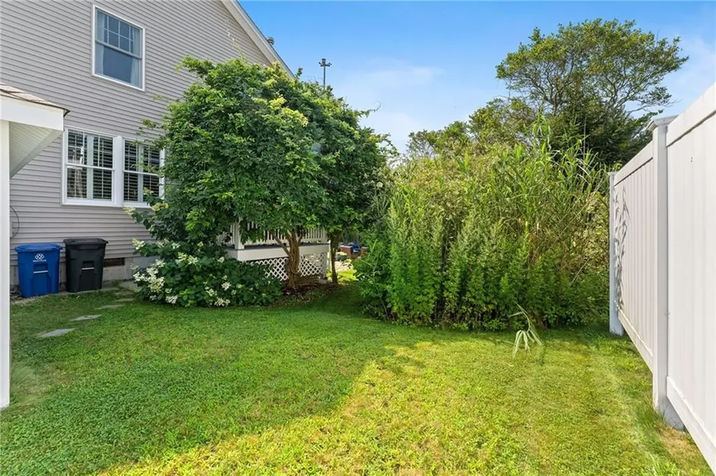 26 Anglers Court Narragansett RI 02882