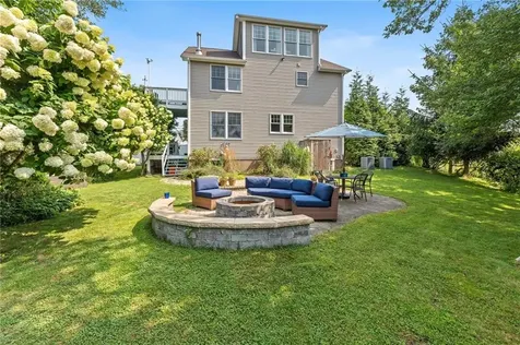 26 Anglers Court Narragansett RI 02882