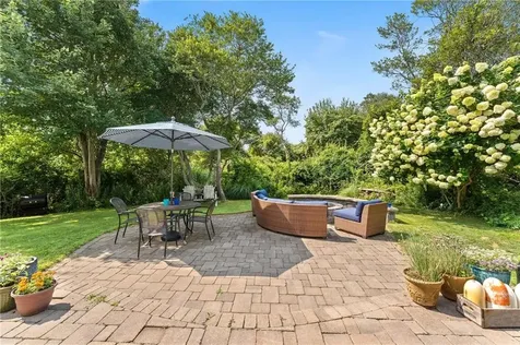 26 Anglers Court Narragansett RI 02882