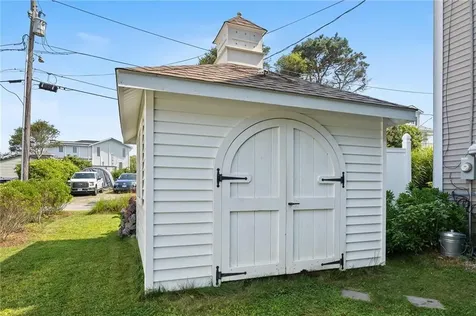 26 Anglers Court Narragansett RI 02882