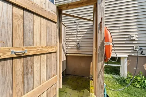 26 Anglers Court Narragansett RI 02882