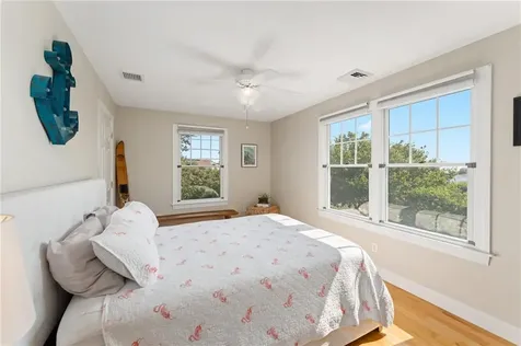 26 Anglers Court Narragansett RI 02882