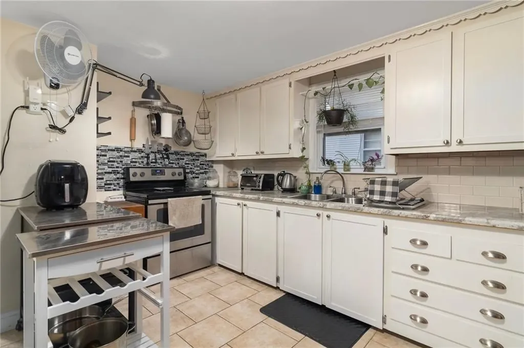 20 Minto Street Providence RI 02908