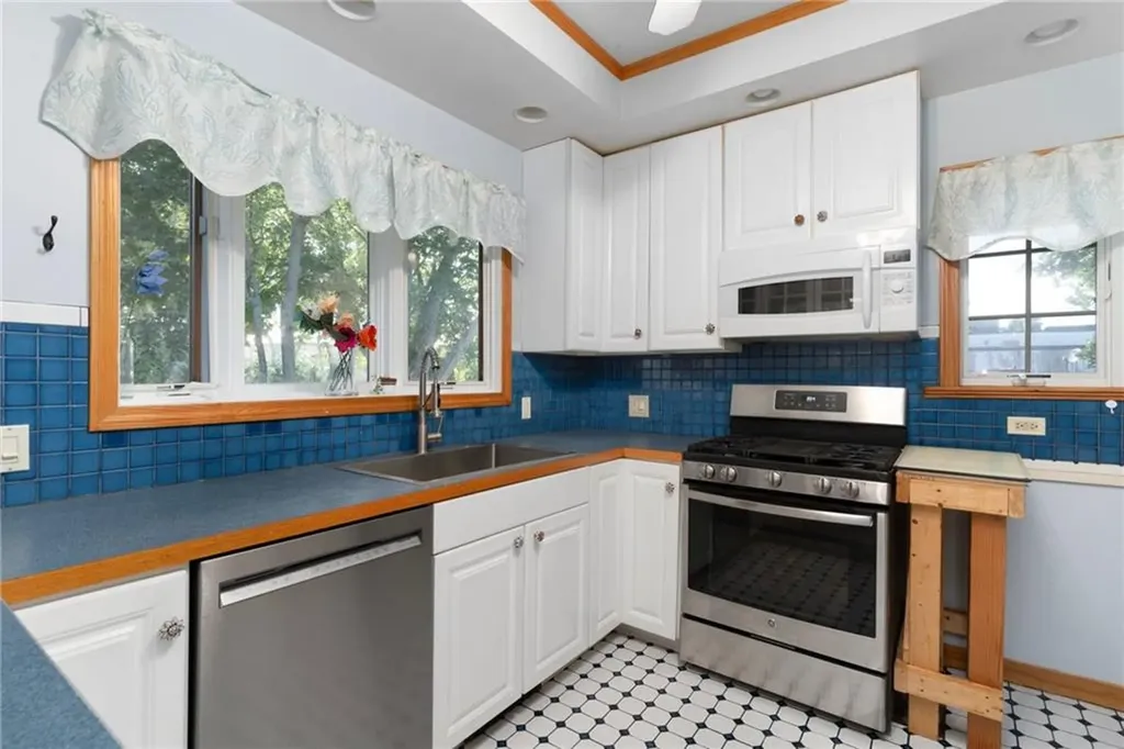 114 Ridgewood Road Middletown RI 02842