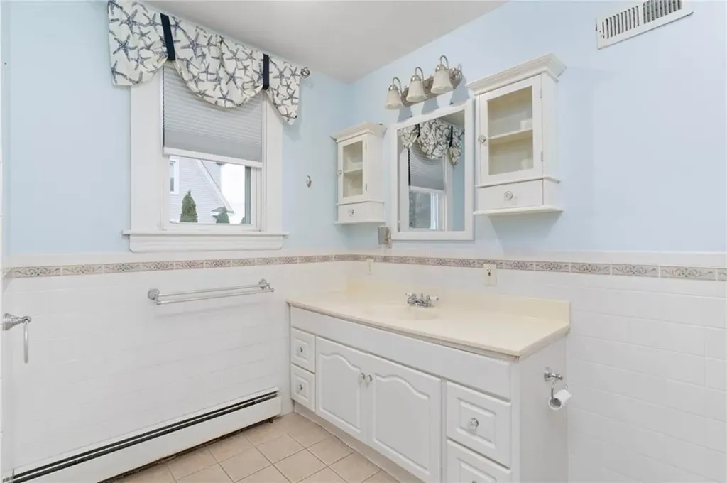 114 Ridgewood Road Middletown RI 02842
