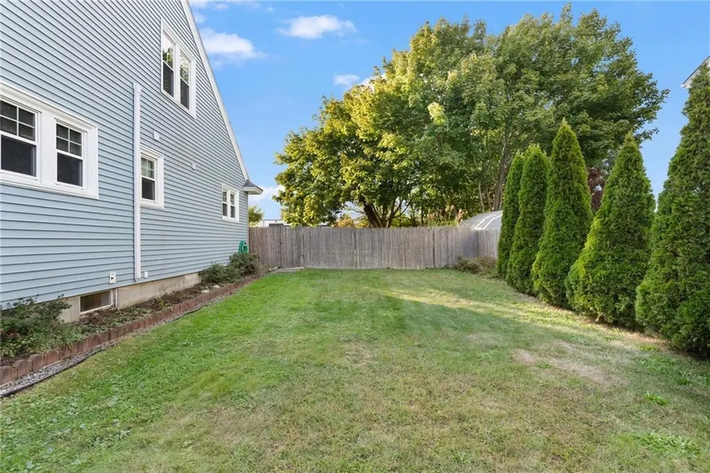 114 Ridgewood Road Middletown RI 02842