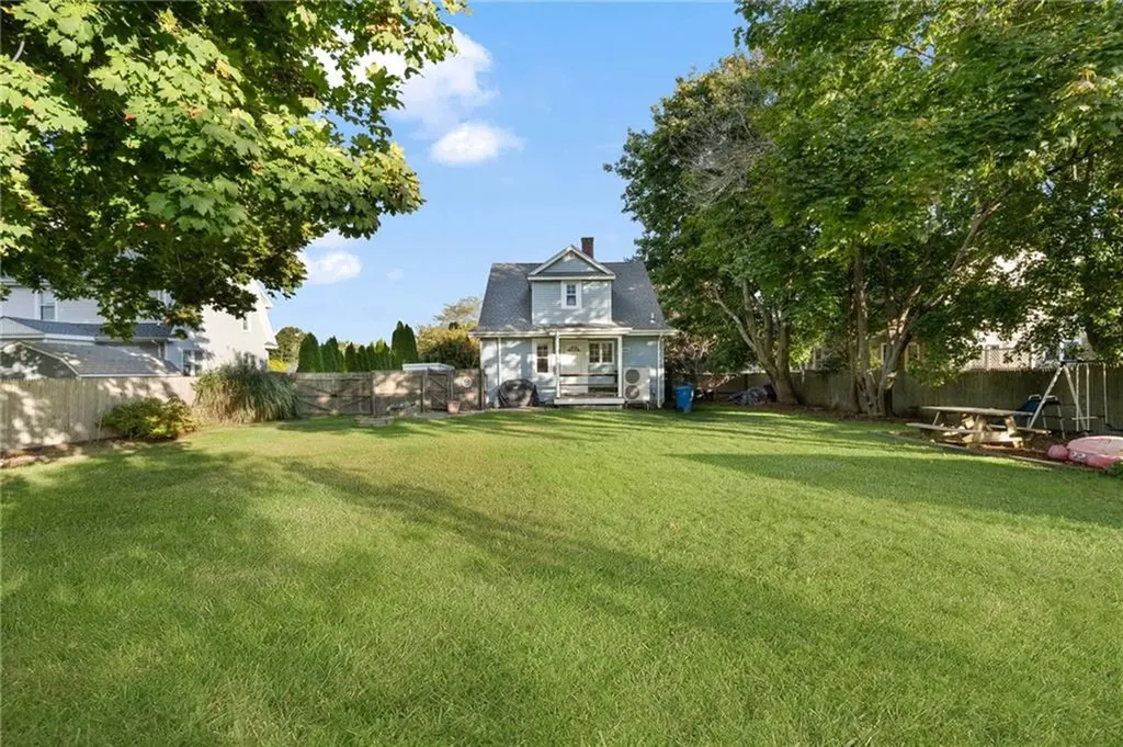 114 Ridgewood Road Middletown RI 02842