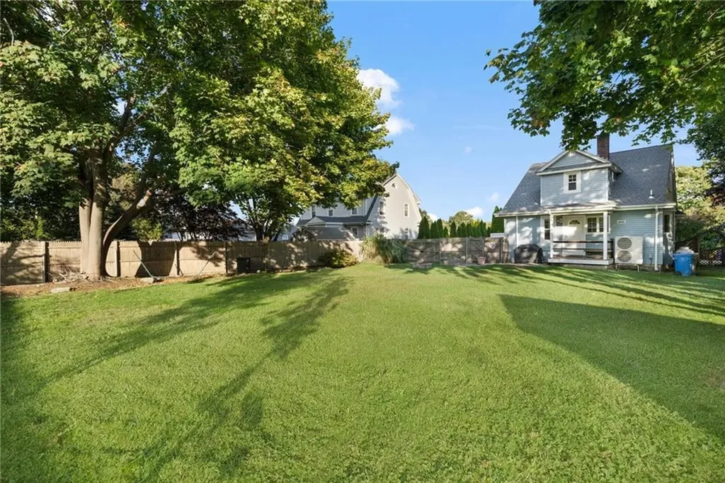 114 Ridgewood Road Middletown RI 02842