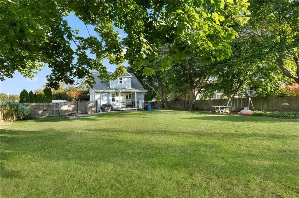 114 Ridgewood Road Middletown RI 02842