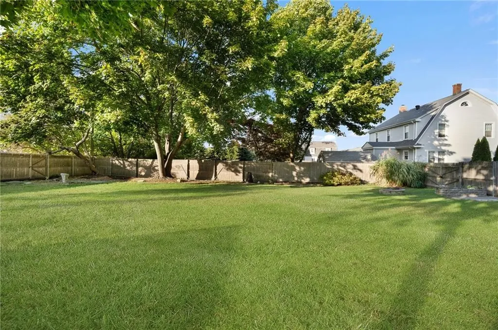 114 Ridgewood Road Middletown RI 02842