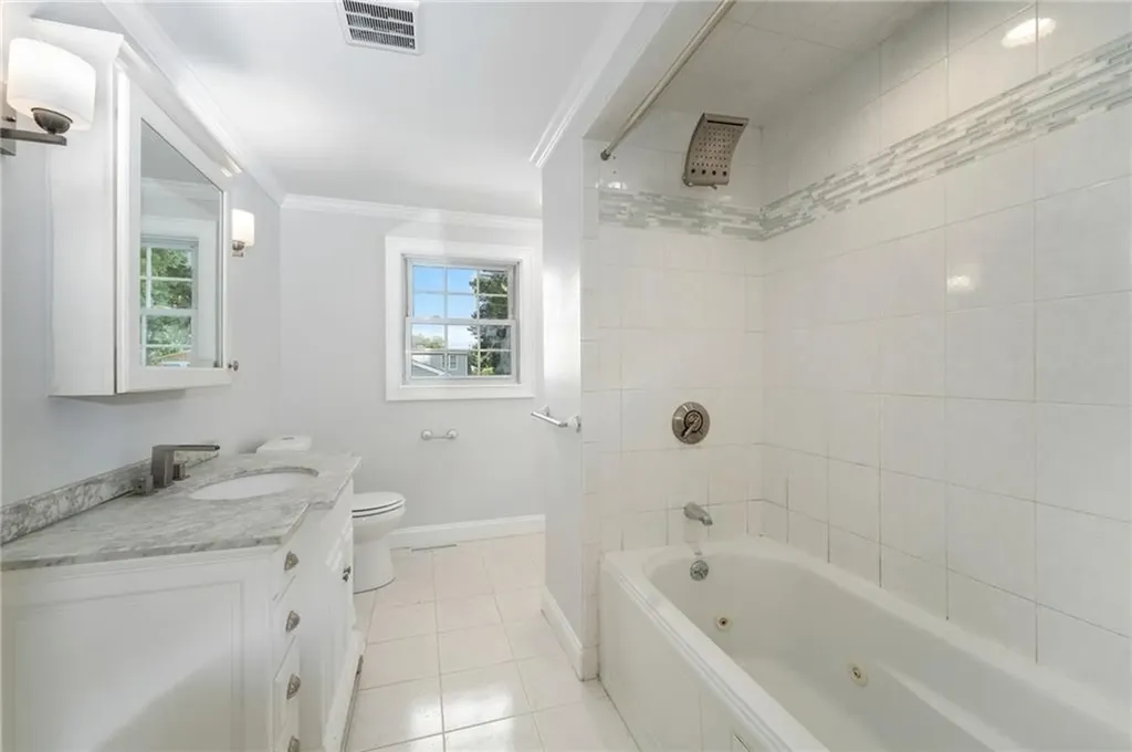 26 Carlton Avenue Warwick RI 02889