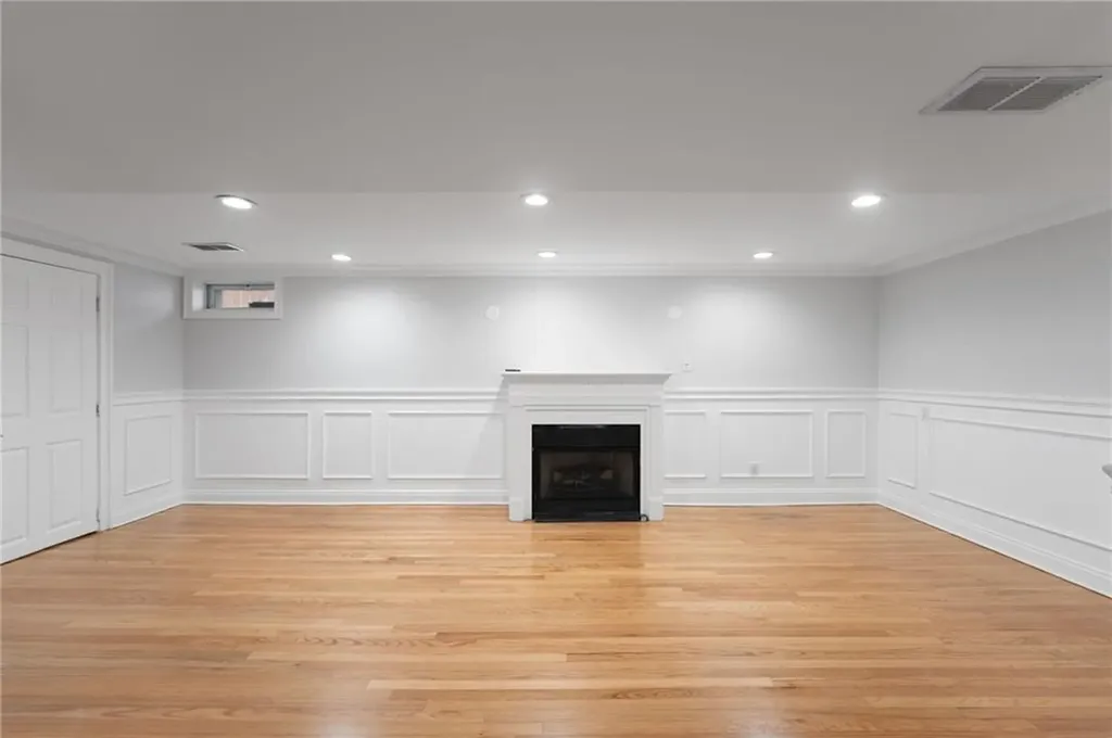 26 Carlton Avenue Warwick RI 02889