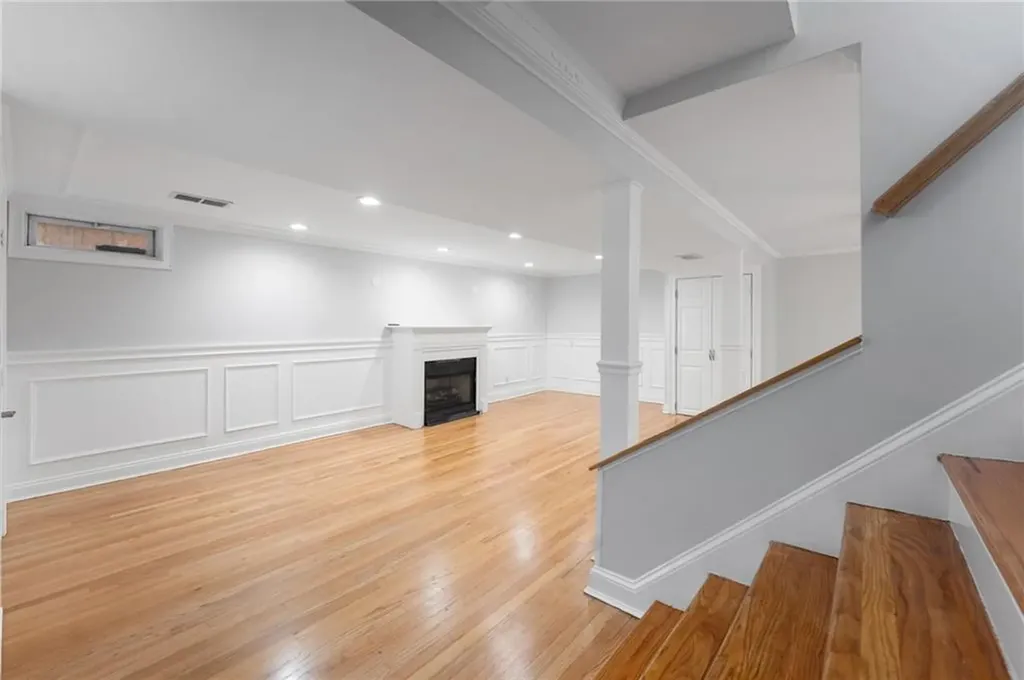 26 Carlton Avenue Warwick RI 02889