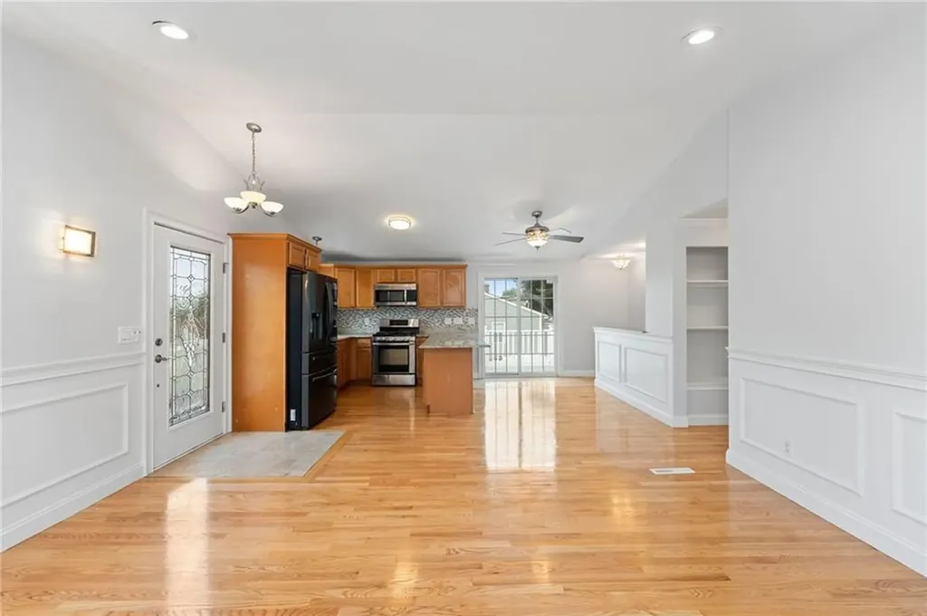 26 Carlton Avenue Warwick RI 02889