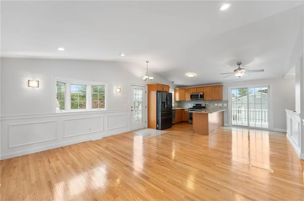 26 Carlton Avenue Warwick RI 02889