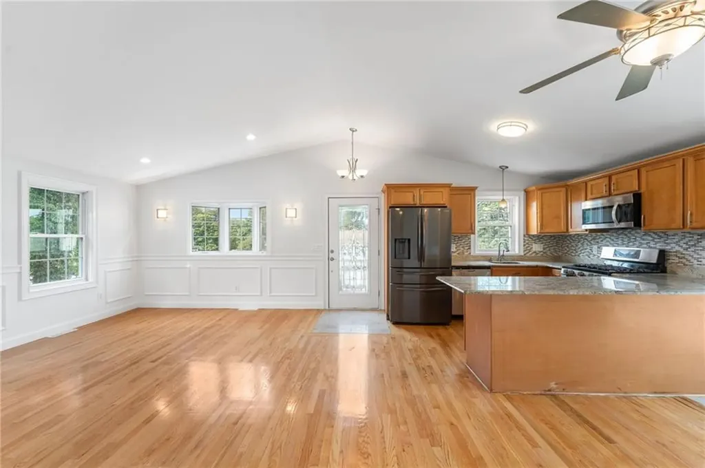 26 Carlton Avenue Warwick RI 02889