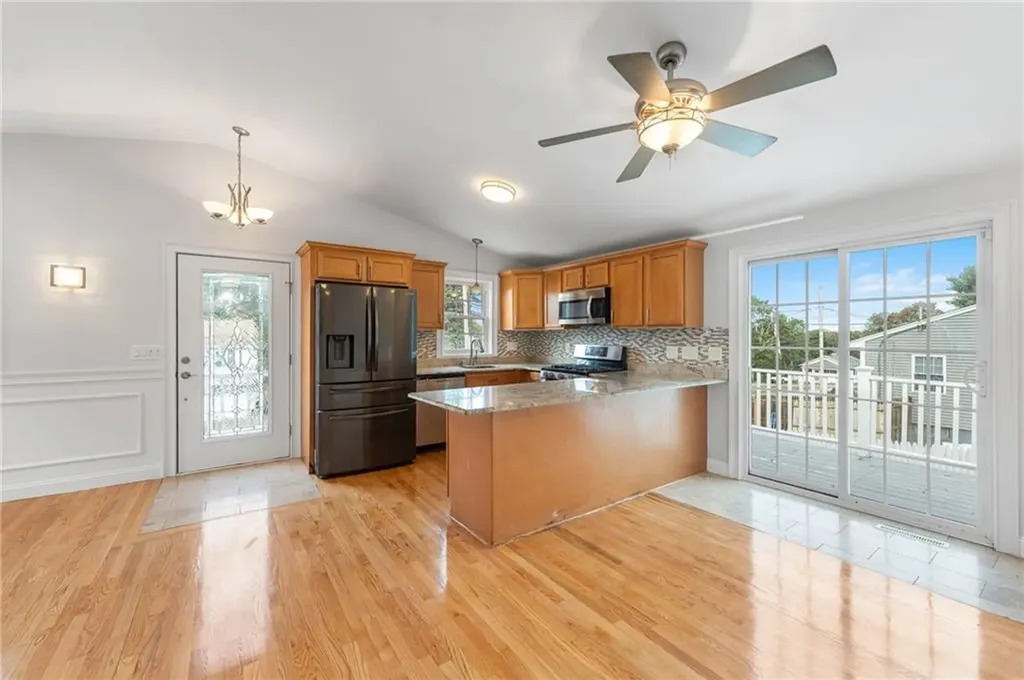 26 Carlton Avenue Warwick RI 02889
