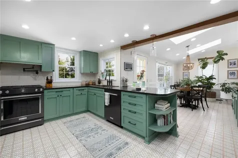 15 Division Street Warwick RI 02818