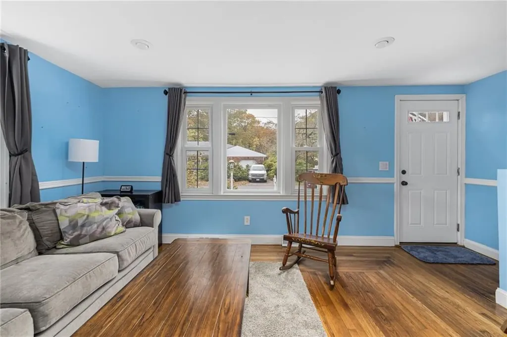 104 Horse Neck Road Warwick RI 02889