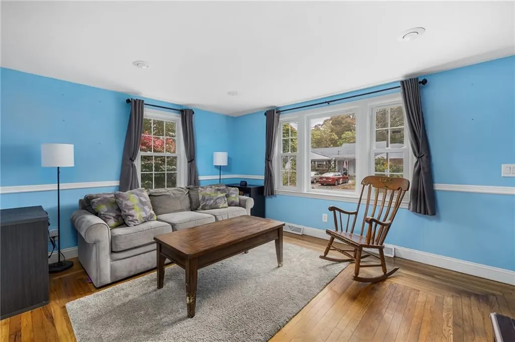 104 Horse Neck Road Warwick RI 02889