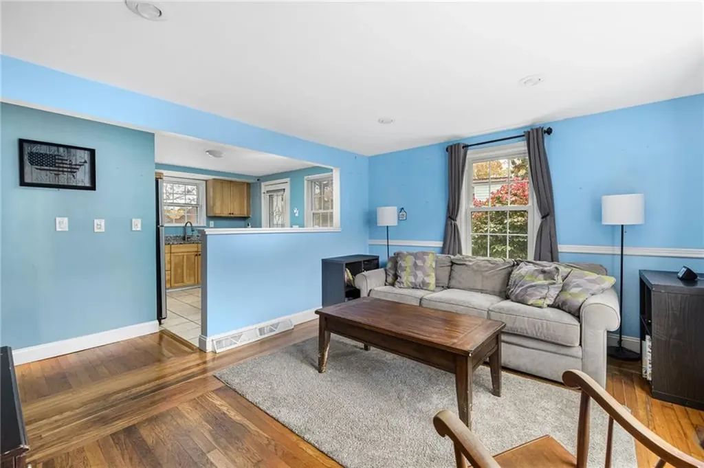 104 Horse Neck Road Warwick RI 02889