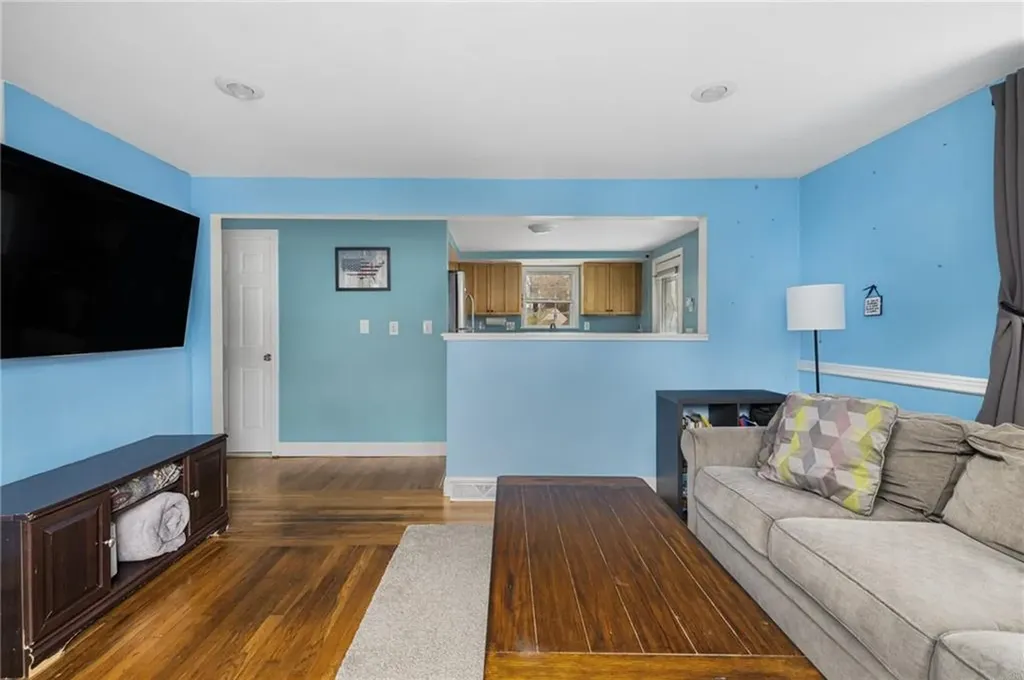 104 Horse Neck Road Warwick RI 02889