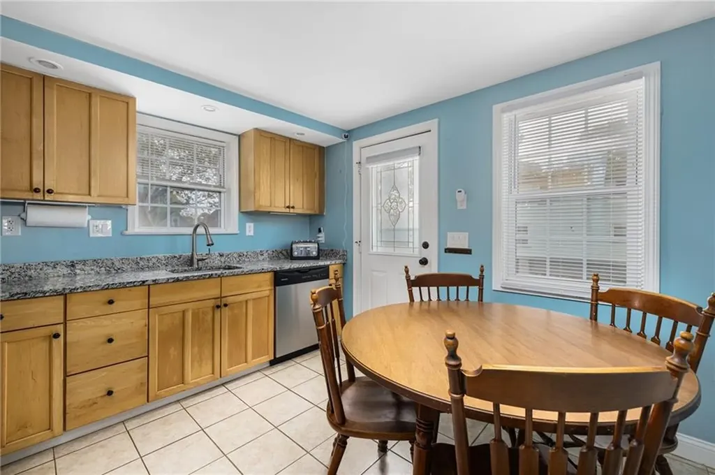 104 Horse Neck Road Warwick RI 02889