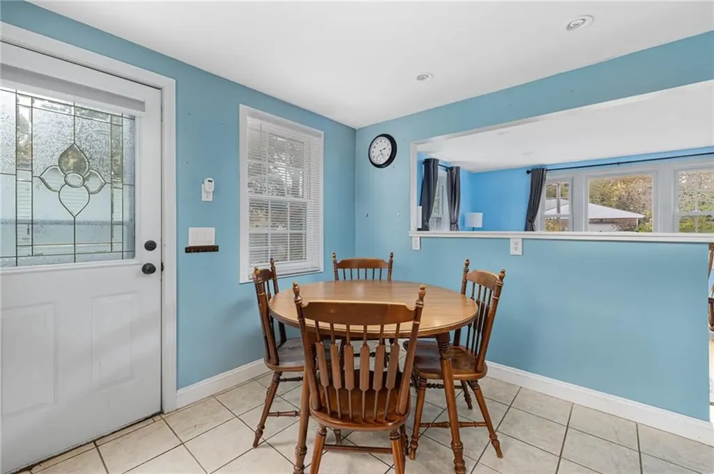 104 Horse Neck Road Warwick RI 02889
