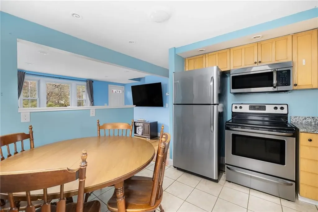 104 Horse Neck Road Warwick RI 02889