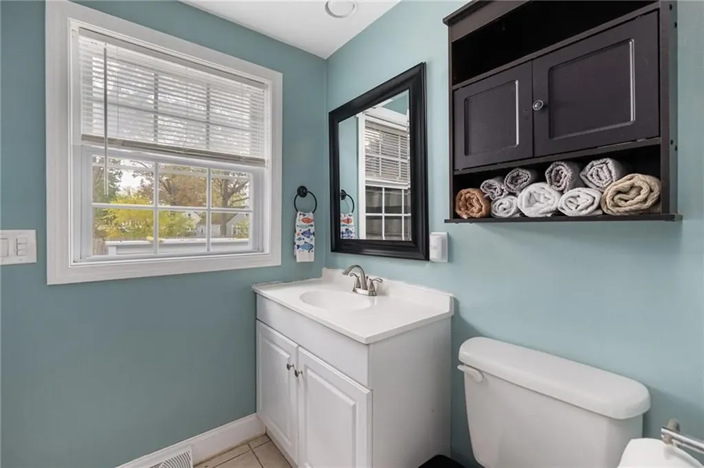 104 Horse Neck Road Warwick RI 02889