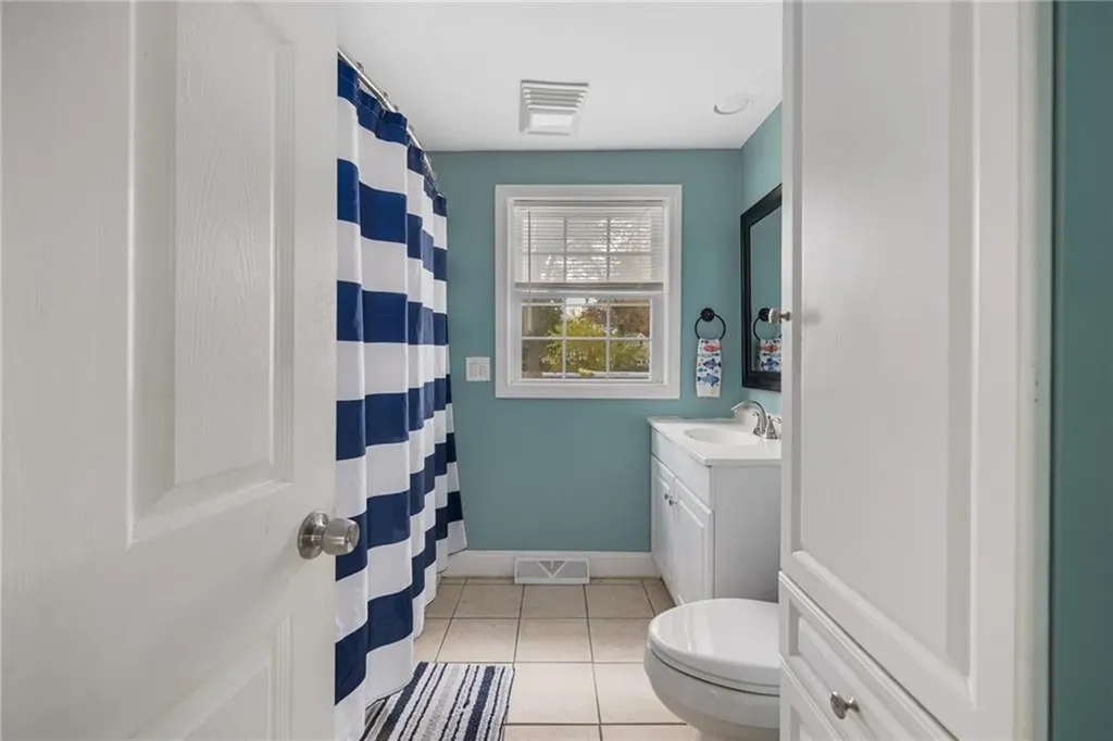 104 Horse Neck Road Warwick RI 02889