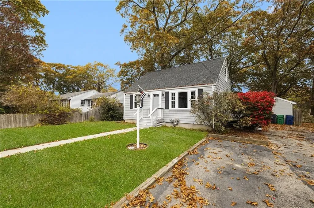 104 Horse Neck Road Warwick RI 02889