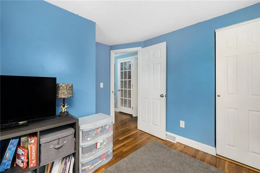 104 Horse Neck Road Warwick RI 02889