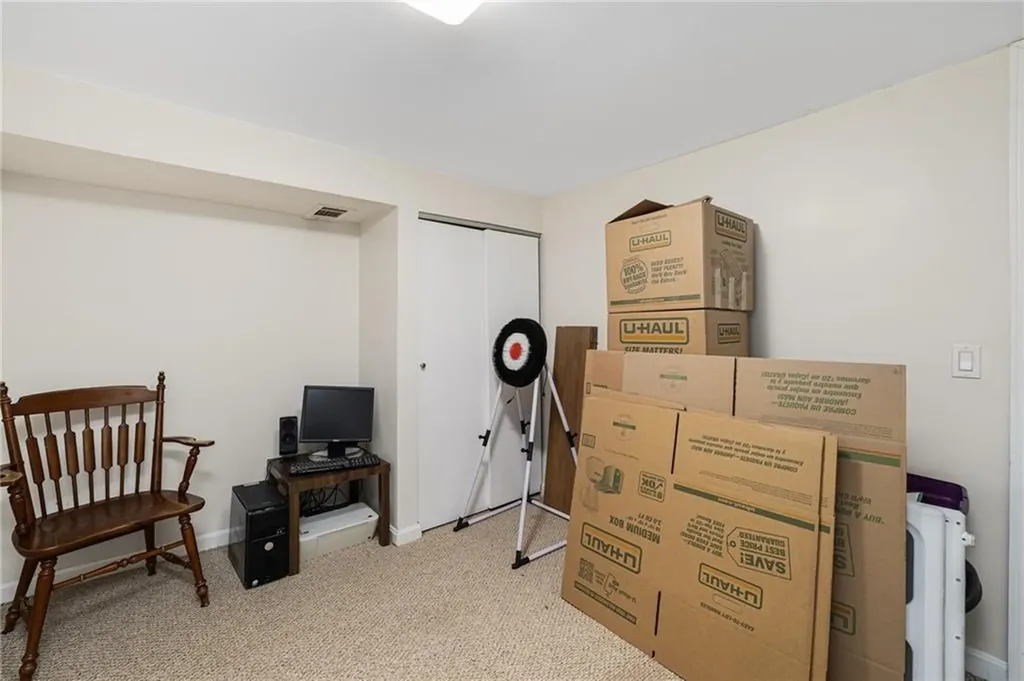 104 Horse Neck Road Warwick RI 02889