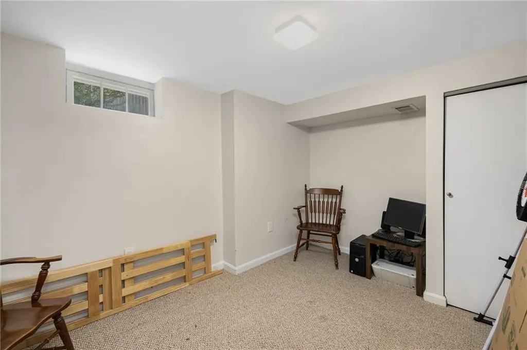 104 Horse Neck Road Warwick RI 02889