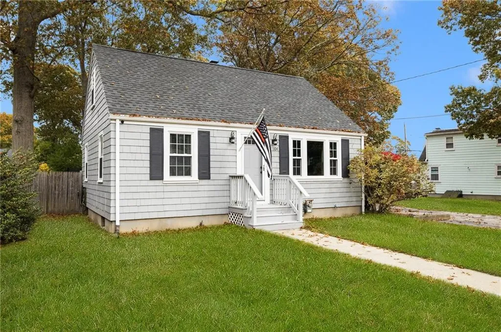 104 Horse Neck Road Warwick RI 02889