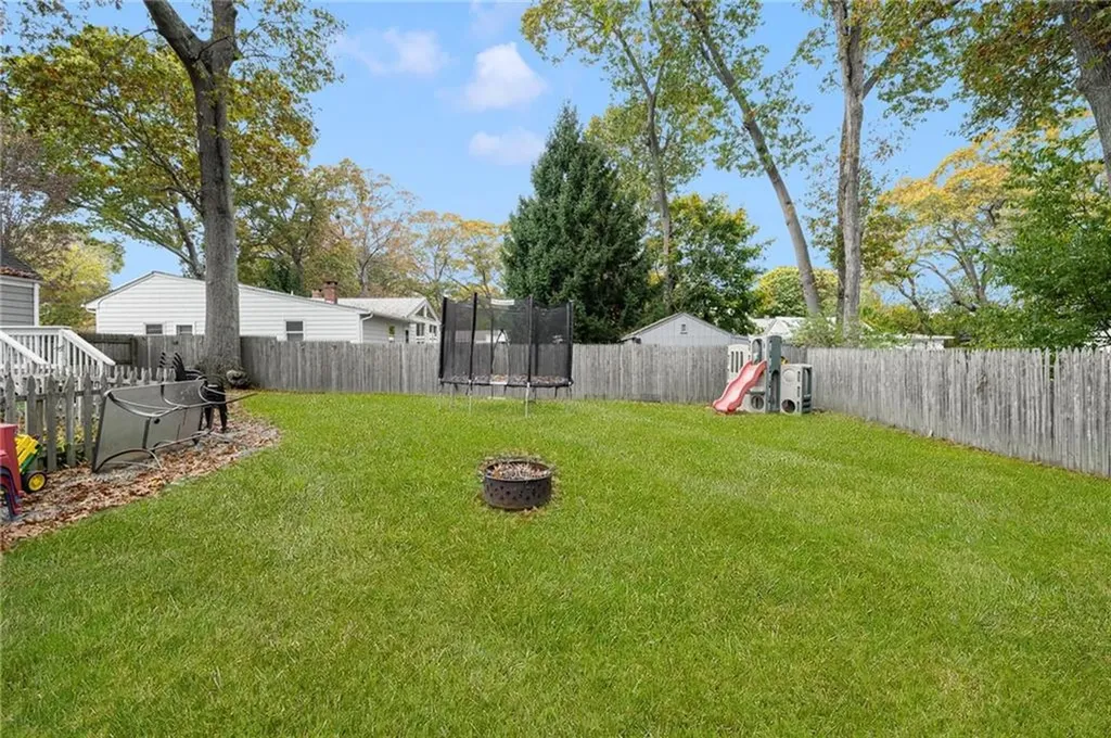 104 Horse Neck Road Warwick RI 02889