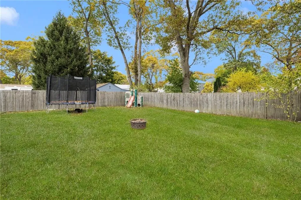 104 Horse Neck Road Warwick RI 02889