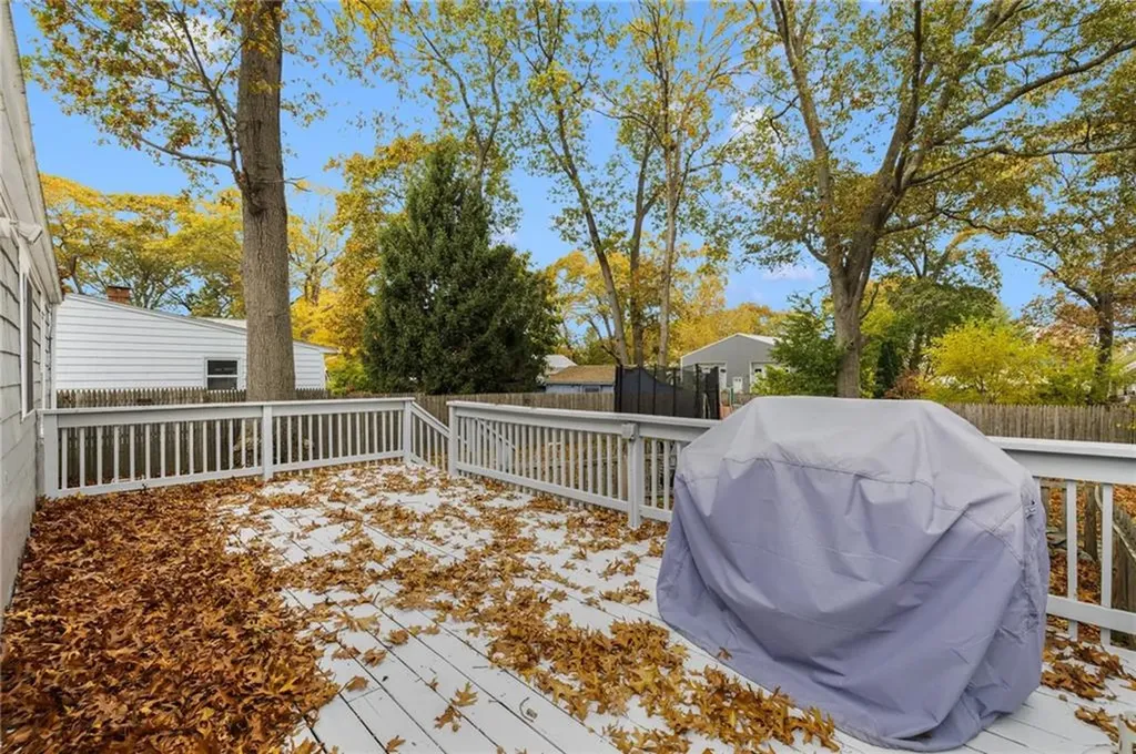 104 Horse Neck Road Warwick RI 02889