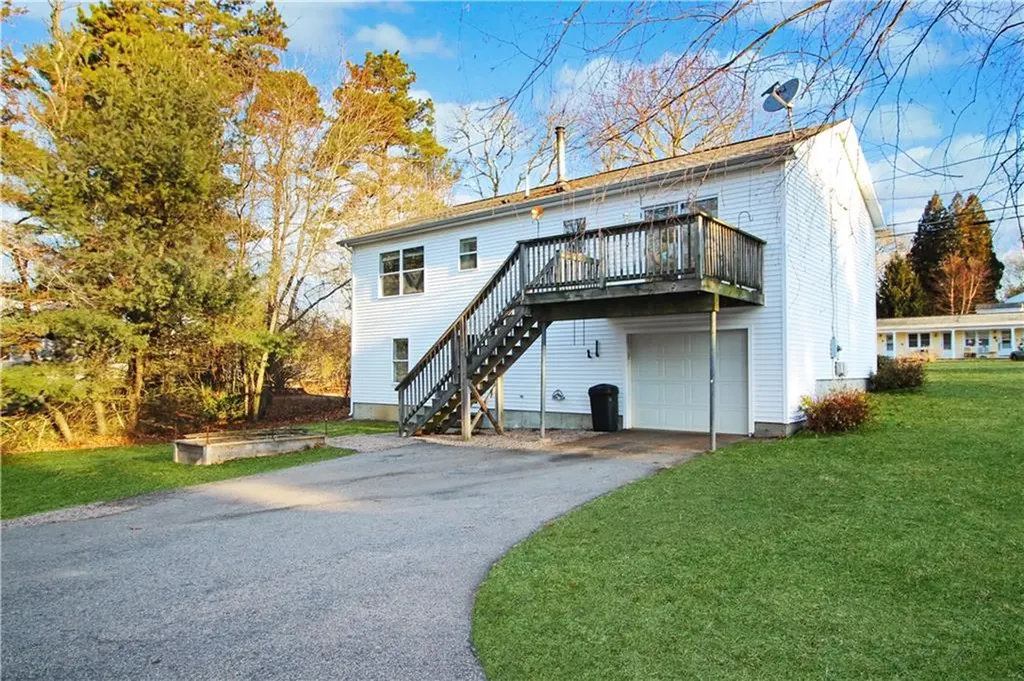 89 Old Post Road Westerly RI 02891