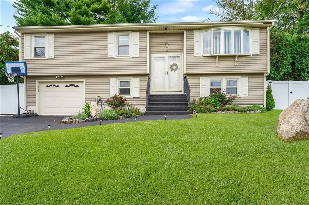 15 Blackberry Knoll Way Johnston RI 02919