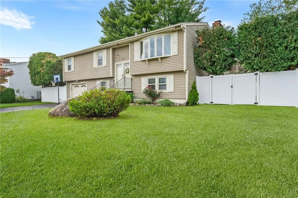 15 Blackberry Knoll Way Johnston RI 02919