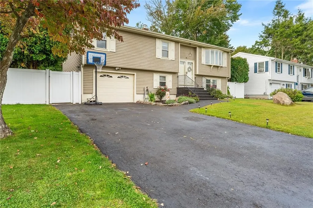 15 Blackberry Knoll Way Johnston RI 02919