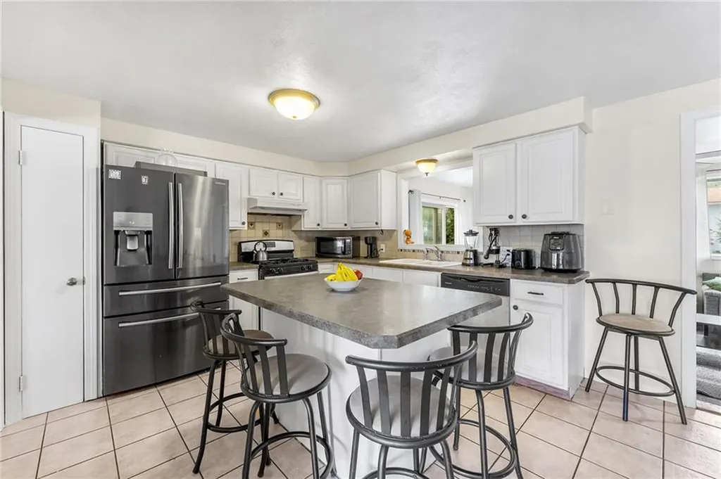 15 Blackberry Knoll Way Johnston RI 02919
