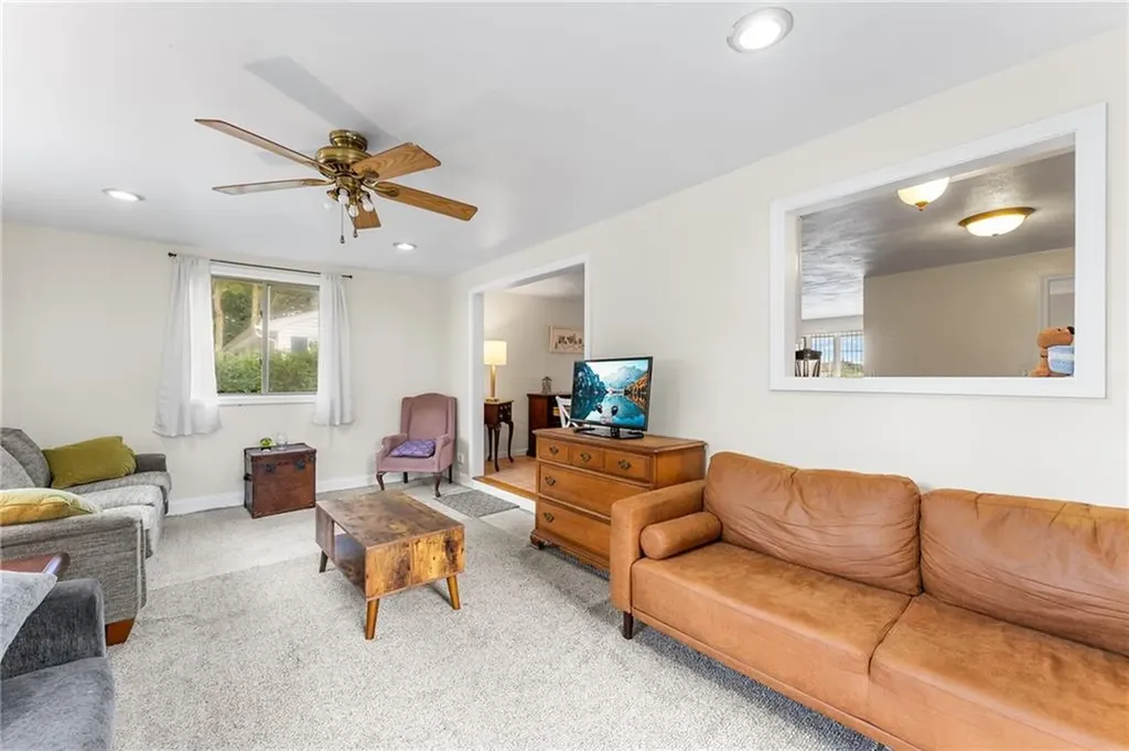 15 Blackberry Knoll Way Johnston RI 02919